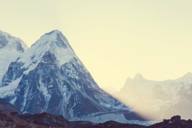 Kanchenjunga dağlarında doğal görünümünü