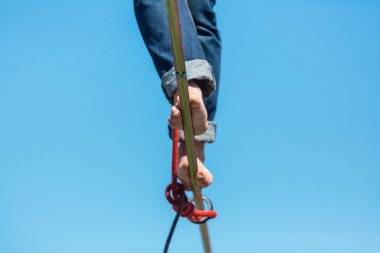 Slacklining dengede bir uygulamadır
