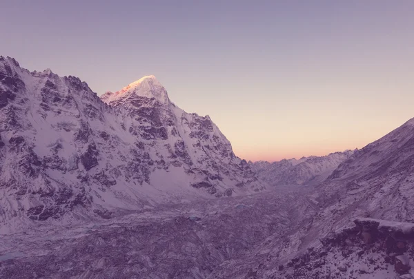 Malerischer Blick auf die Berge im Kanchenjunga — Stockfoto