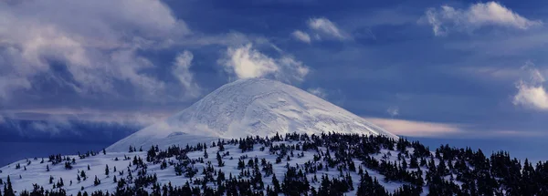 Belles montagnes des Carpates — Photo