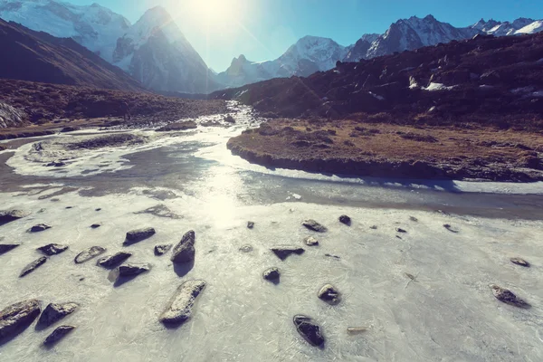 Schilderachtig uitzicht op de bergen in Kanchenjunga — Stockfoto