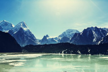 Kanchenjunga bölgesinde doğal dağlar