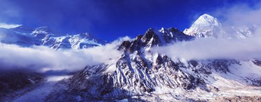 Kanchenjunga bölgesinde doğal dağlar