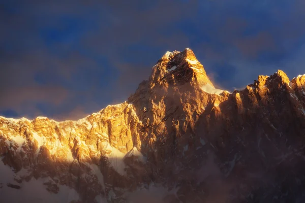 风景秀丽的 Jannu，峰值在喜马拉雅山 — 图库照片