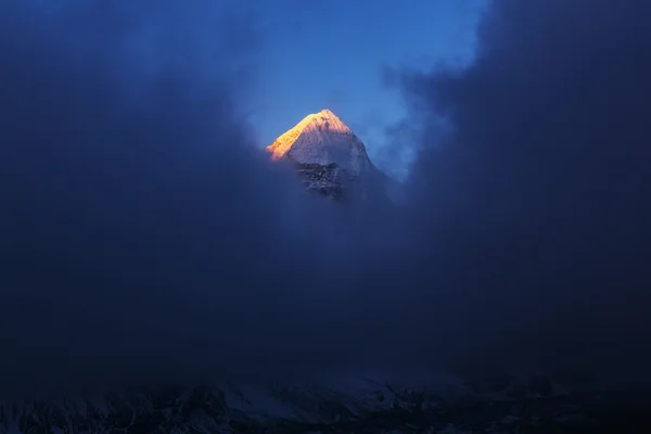 Montañas escénicas en la región de Kanchenjunga — Foto de Stock