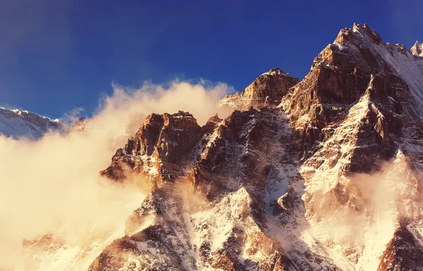 在两座区域山上风景 — 图库照片