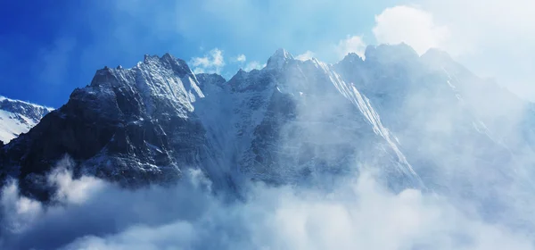 Montañas escénicas en la región de Kanchenjunga — Foto de Stock