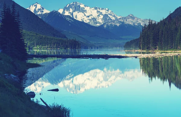 Vackra sjön i Kanada — Stockfoto