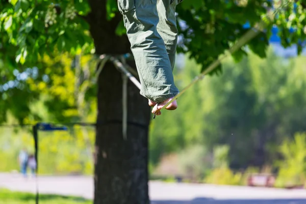 Person übt im Gleichgewicht — Stockfoto