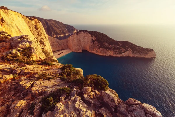 Bella spiaggia di Navagio in Grecia — Foto Stock