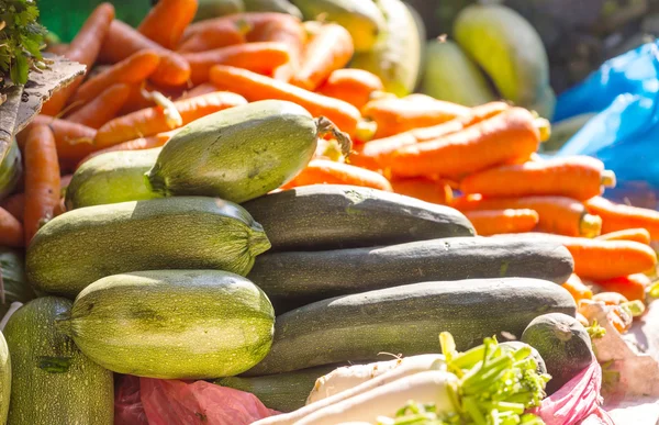 Verduras frescas en el mercado — Foto de Stock