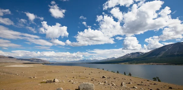 Lago Khotton na Mongólia — Fotografia de Stock