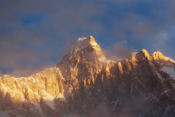 Jannu vrchol v Himalájích — Stock fotografie
