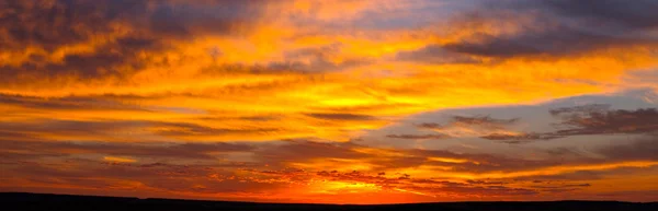 Nubes tormentosas del atardecer — Foto de Stock