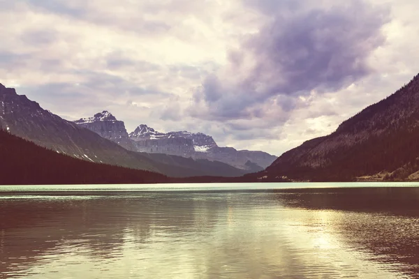Belo lago no Canadá — Fotografia de Stock