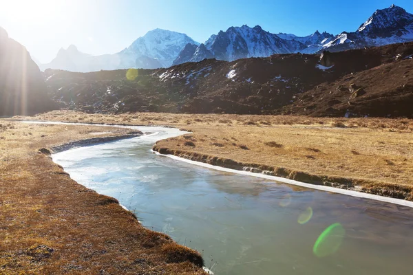 Kanchenjunga bölgesindeki dağlar — Stok fotoğraf