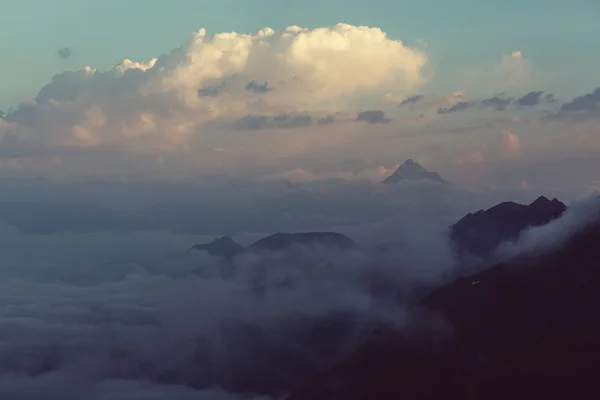 Belle montagne del Caucaso — Foto Stock