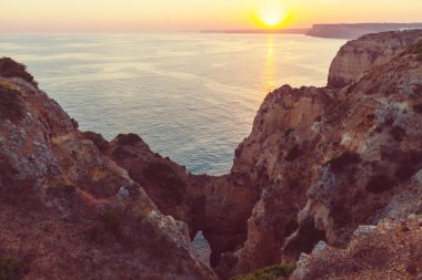 Portekiz kıyısında gün batımında