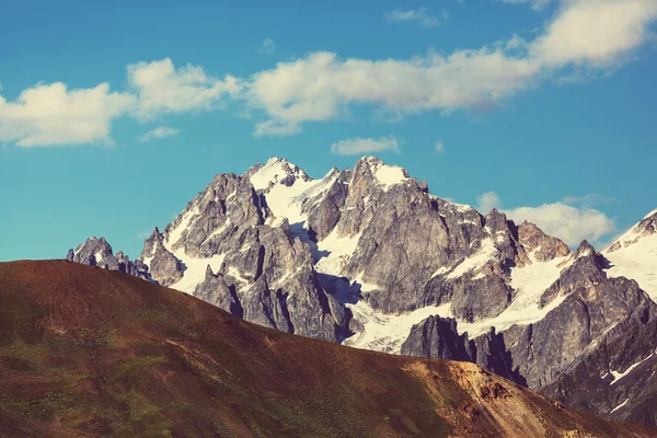 Paisaje de las montañas del Cáucaso — Foto de Stock