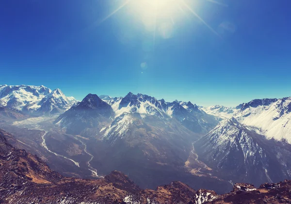 Schilderachtig uitzicht op de bergen van de Himalaya — Stockfoto