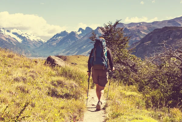 등산객 Patagonian 산에 — 스톡 사진