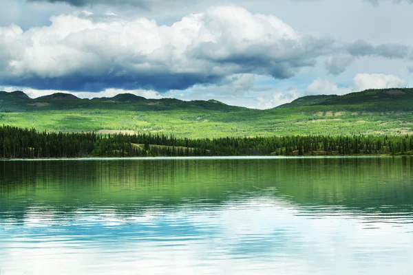 Lago Sereno no Canadá — Fotografia de Stock