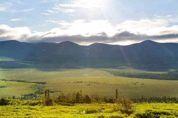 Paisaje sobre el círculo ártico — Foto de Stock