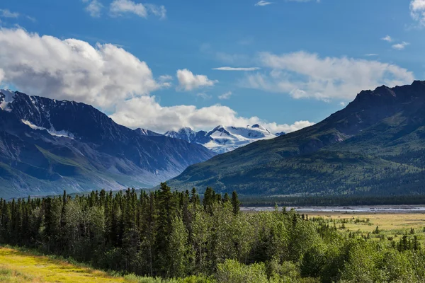 Picturesque Mountains in Alaska — Stock Photo, Image