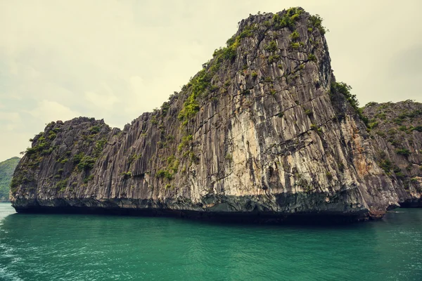 Rochas de Halong Bay — Fotografia de Stock