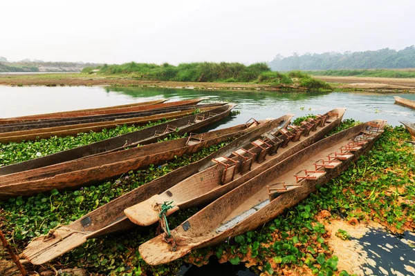 Barche sul fiume in Nepal — Foto Stock