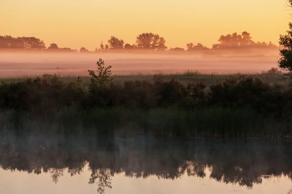 Niebla inusual del río —  Fotos de Stock