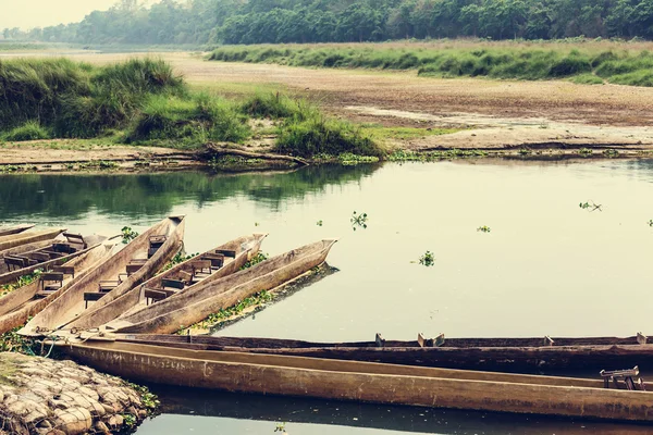 Barche sul fiume in Nepal — Foto Stock