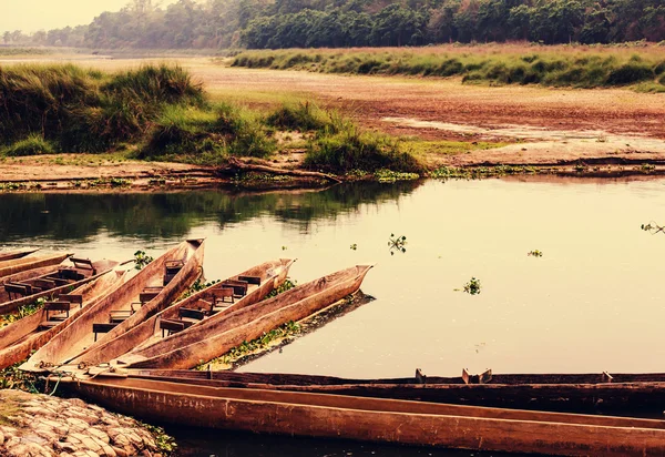 Bateaux sur la rivière au Népal — Photo