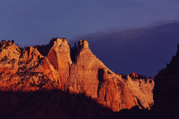 Malownicze góry w Zion Park — Zdjęcie stockowe