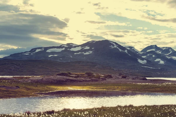 Montañas pintorescas en Noruega — Foto de Stock