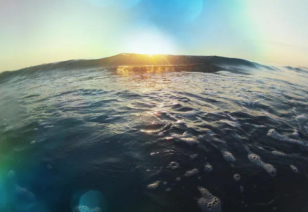 Dramatic waves on the beach — Stock Photo, Image