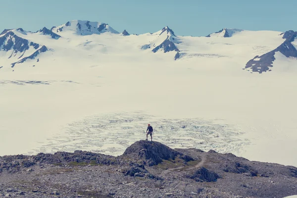 Escursionista sul ghiacciaio dell'uscita — Foto Stock