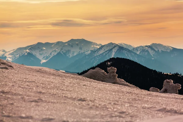 Montagnes hivernales pittoresques — Photo