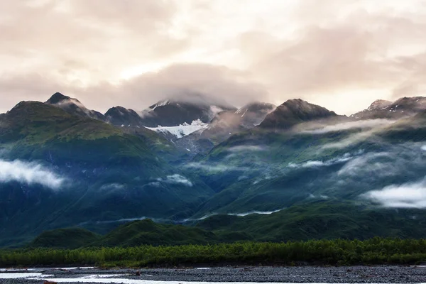 Pitorescas montanhas no Alasca — Fotografia de Stock