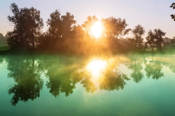 Niebla inusual del río — Foto de Stock