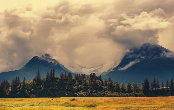 Alaska'da pitoresk dağlar — Stok fotoğraf