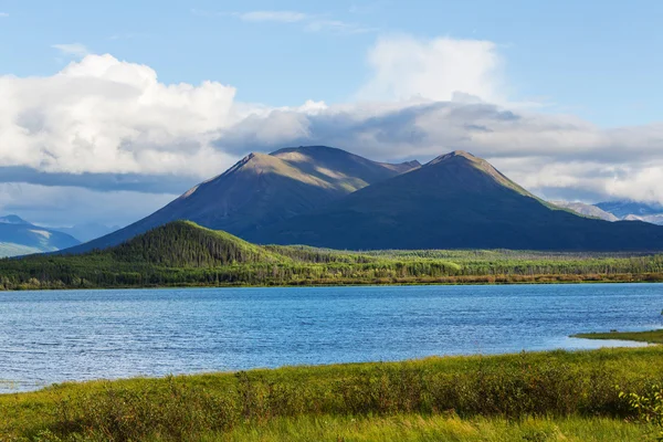 Lac pittoresque au Canada — Photo