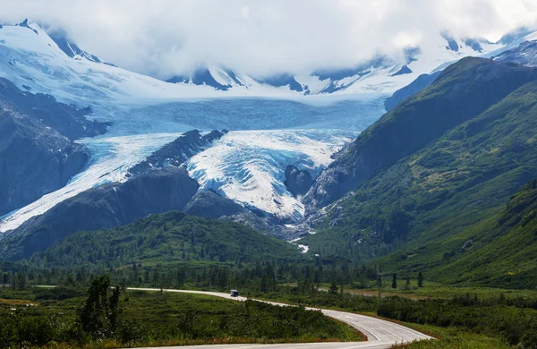 Alaska'da pitoresk dağlar — Stok fotoğraf