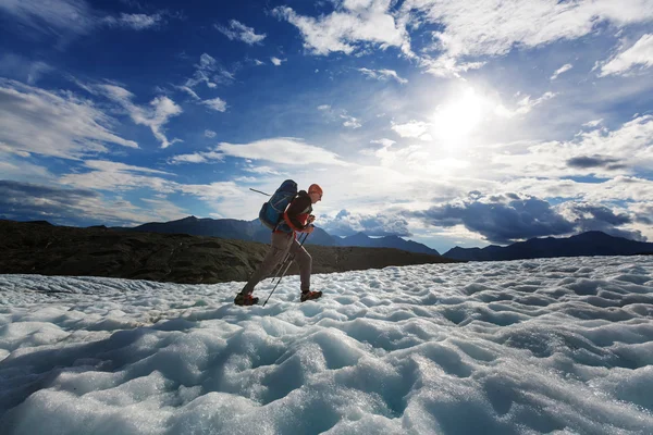 Randonneur sur glacier en Alaska — Photo