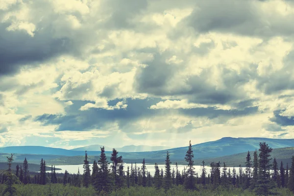 Picturesque mountains in Alaska — Stock Photo, Image