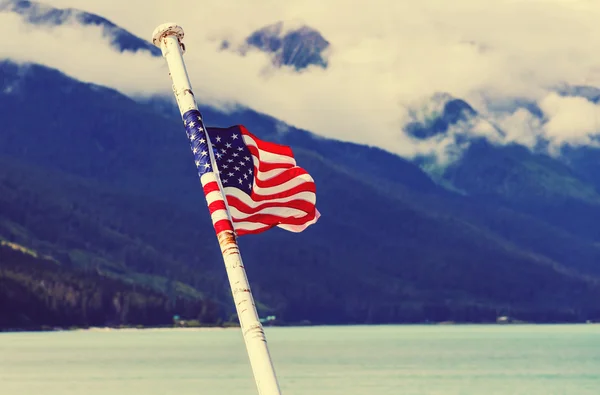 Drapeau américain sur le bateau — Photo