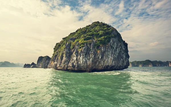 Rock of Halong Bay — Stock Photo, Image