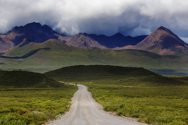 Alaska'da pitoresk dağlar — Stok fotoğraf