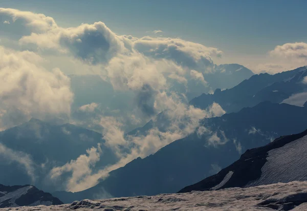 Pintorescas montañas del Cáucaso —  Fotos de Stock