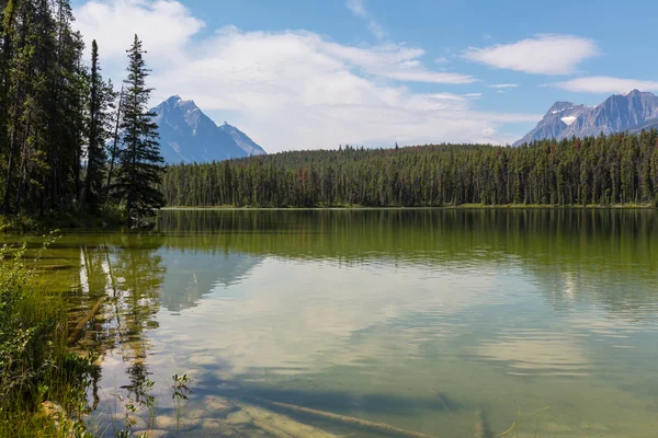 Pintoresco lago en Canadá —  Fotos de Stock